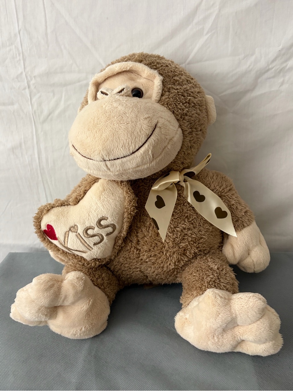 Plush Stuffed Animal 
Dan Dee Kiss Monkey Brown Heart Ribbon (F154)